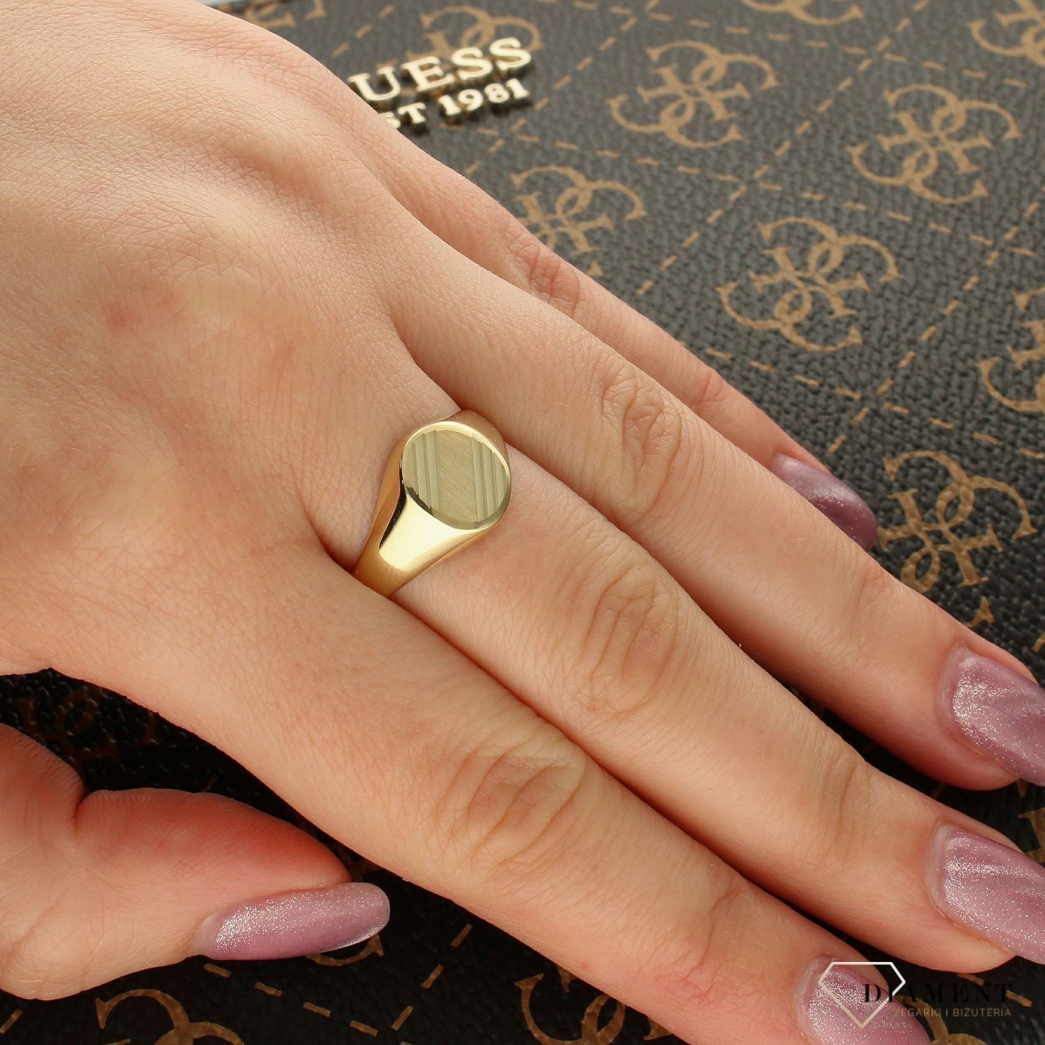 Złoty sygnet z matowymi elementami 333 SY 69 (1).jpg